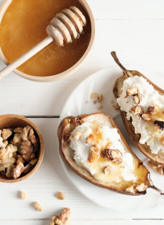 Gebackene Birne mit süßer Sahne Bild