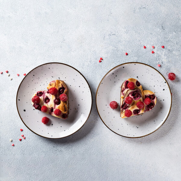 Kirsch-Käsekuchen in Herzform Bild