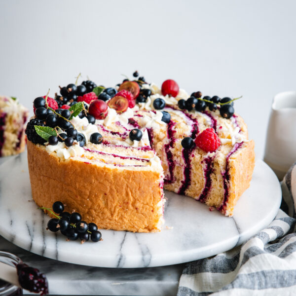 Wickeltorte mit Beerenkonfitüre Bild