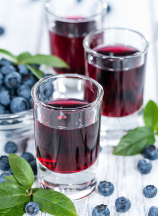 Heidelbeer-Grappa-Likör Bild